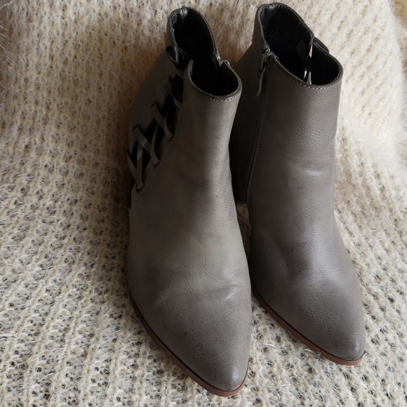 Cute boots - Picture 3 of 6